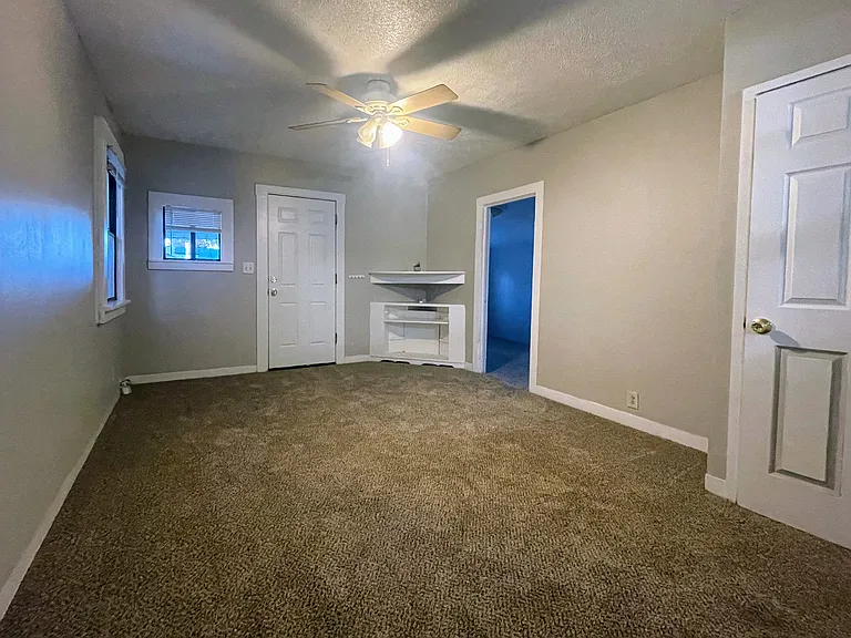 1016 E Columbia Ave — Photo 4