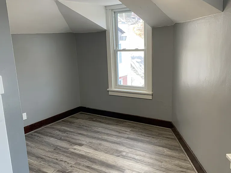 215 Rockwood Ave — Photo 16