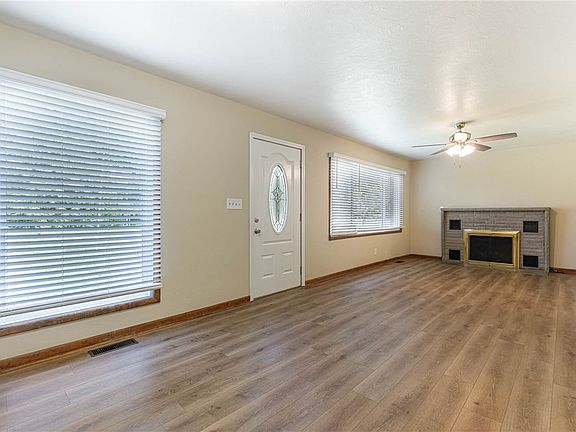 2nd image of 2061 Rhoades Rd