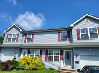 721 Drake Ave, Middlesex, NJ 08846