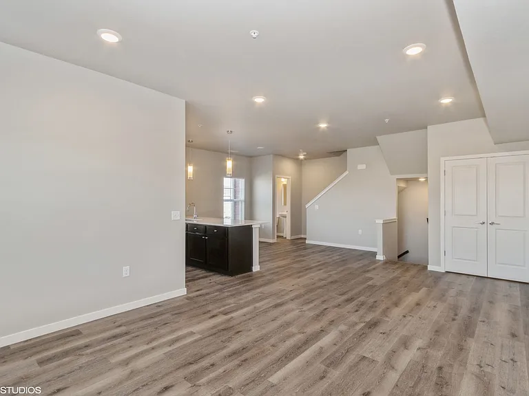 142 Clark Dr SW #4 — Photo 3