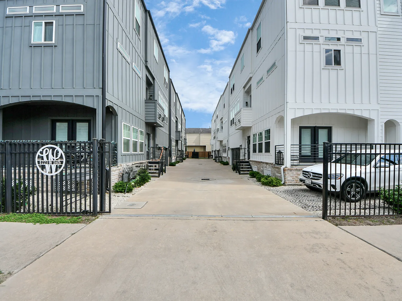 1223 West 16th Street Unit B - 1 — Photo 1