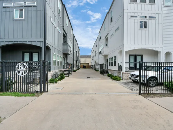 1223 W 16th St #B, Houston, TX 77008