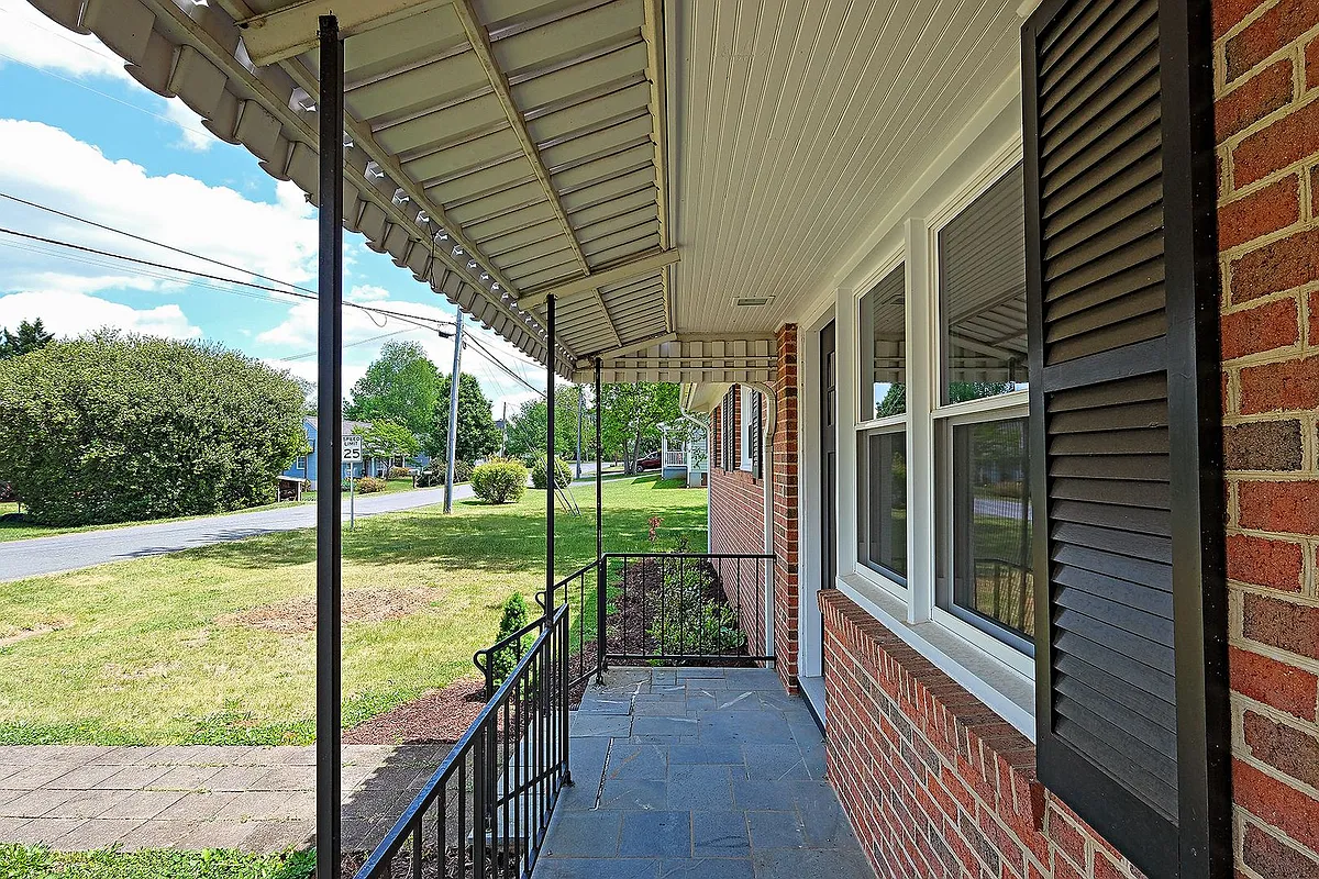 Building Photo - 5709 Saint George Ave