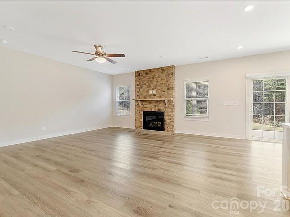 5th image of 202 Tetcott St