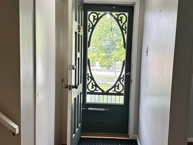 108 Katherine St — Photo 3