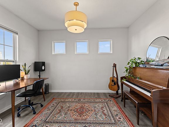 5th image of 1271 Peregrine Ln