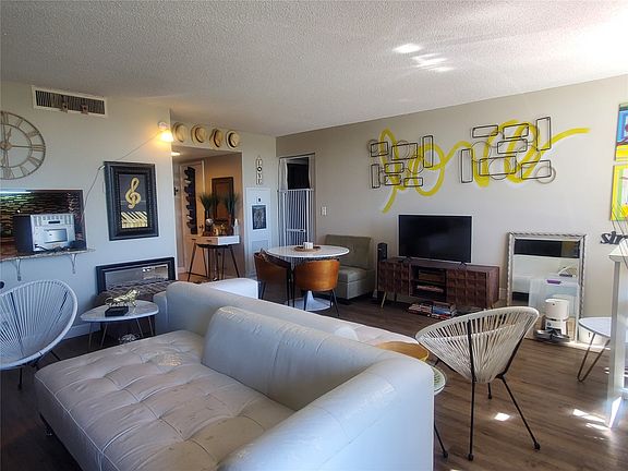 4th image of 450 W 7th St APT 507