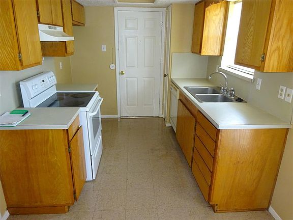 3rd image of 2333 Narobi Pl