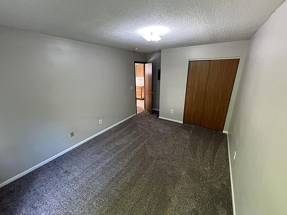 4th image of 324 Edgewood Dr