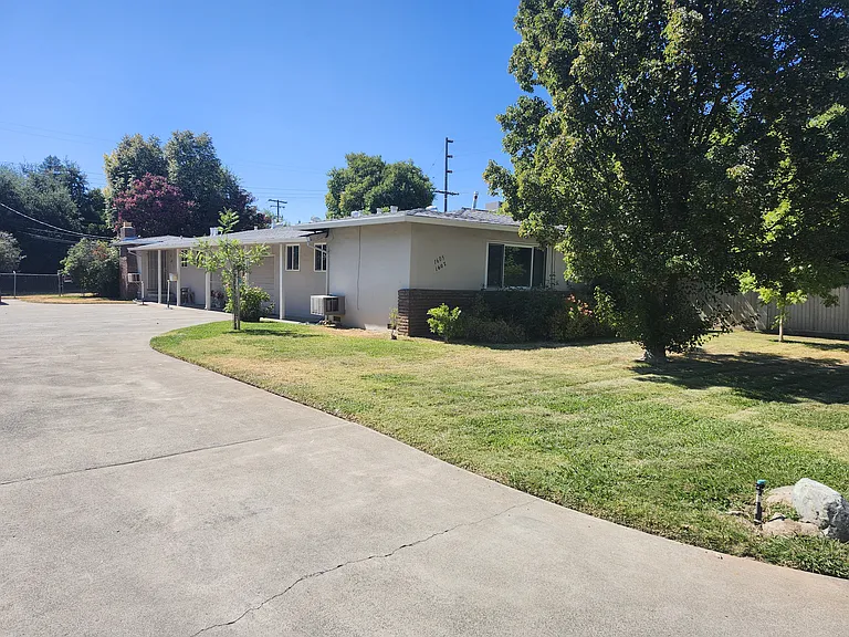 1605 Eastern Ave — Photo 3