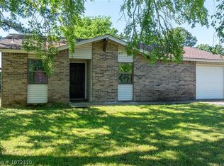903 M St, Barling, AR 72923