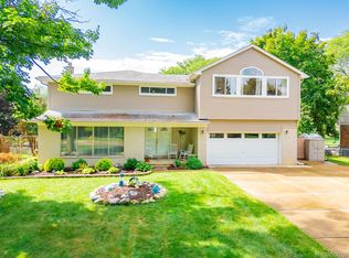 21644 Knudsen Dr, Grosse Ile, MI 48138