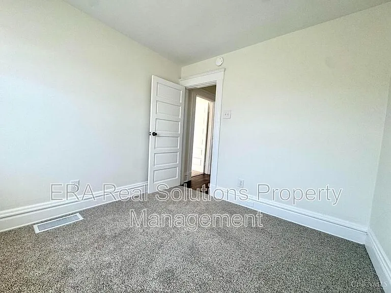 1600 Brewster Ave — Photo 21