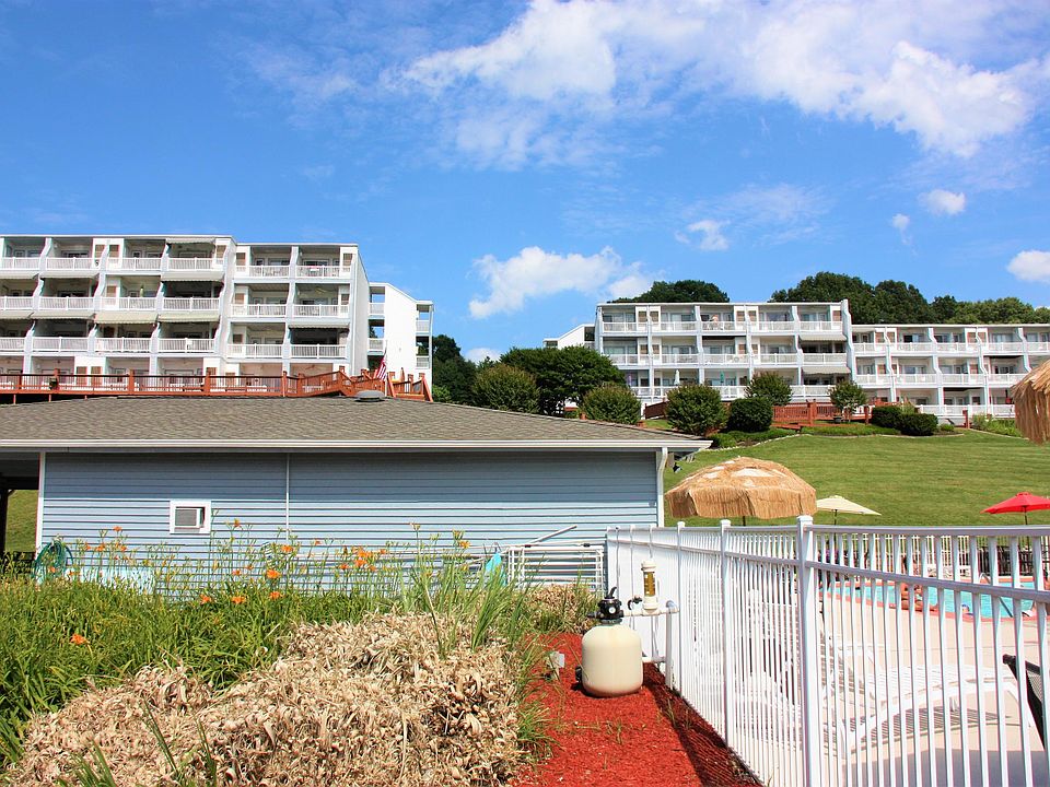 1st image of 1085 Bluewater Dr #215