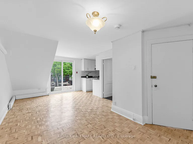 43 Highview Cres #3 — Photo 6