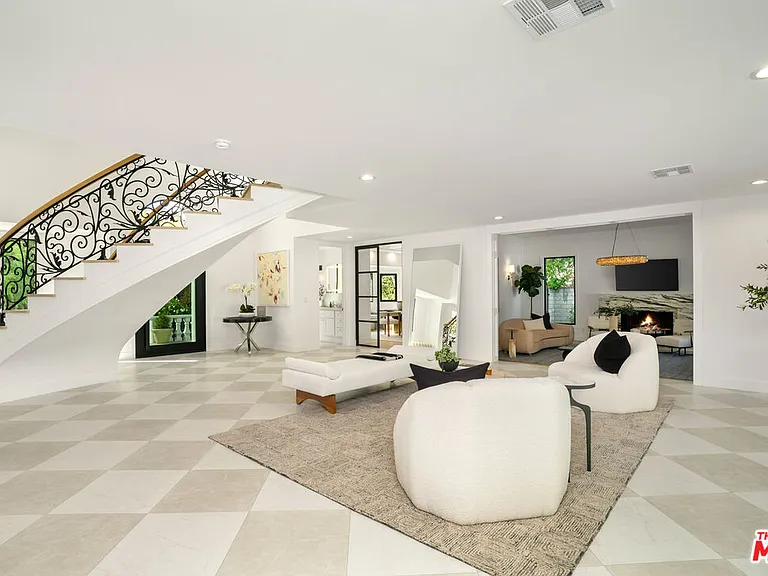 4608 Westchester Dr — Photo 9
