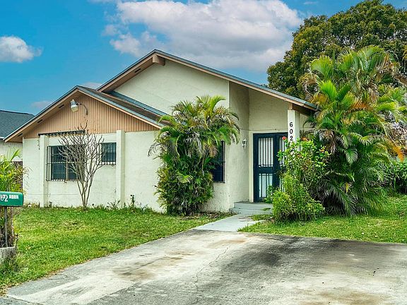 3rd image of 602 SW 99th Place