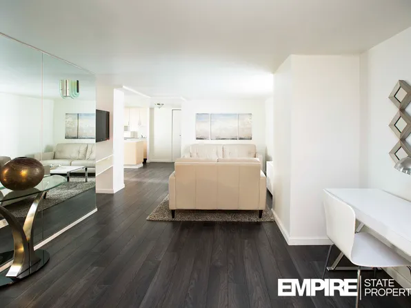150 West 51st Street image 1 of 9