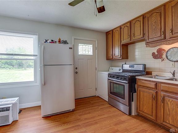 4th image of 848 Richard Dr