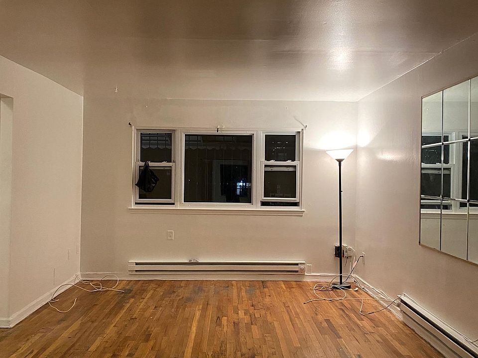 1st image of 905 E 218th St #2
