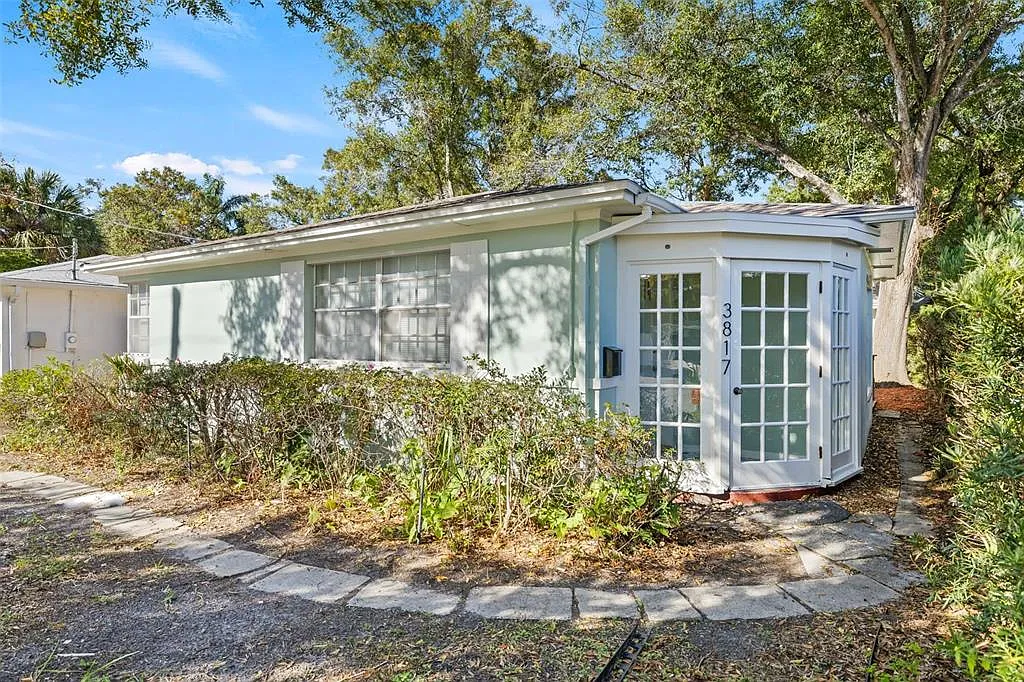 2 bed, 1.0 bath, 885 sqft, $2,400 — Photo 3