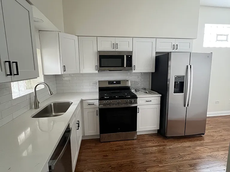 119 S Paulina St #1 — Photo 4