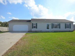 214 Blessing St, Millersburg, IN 46543