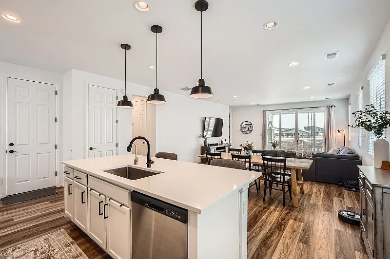 Fully Furnished 3BD/2BA Home in Aurora Highlands - All-Inclusive Living — Photo 4