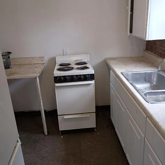 861 Glenwood Ave — Photo 5