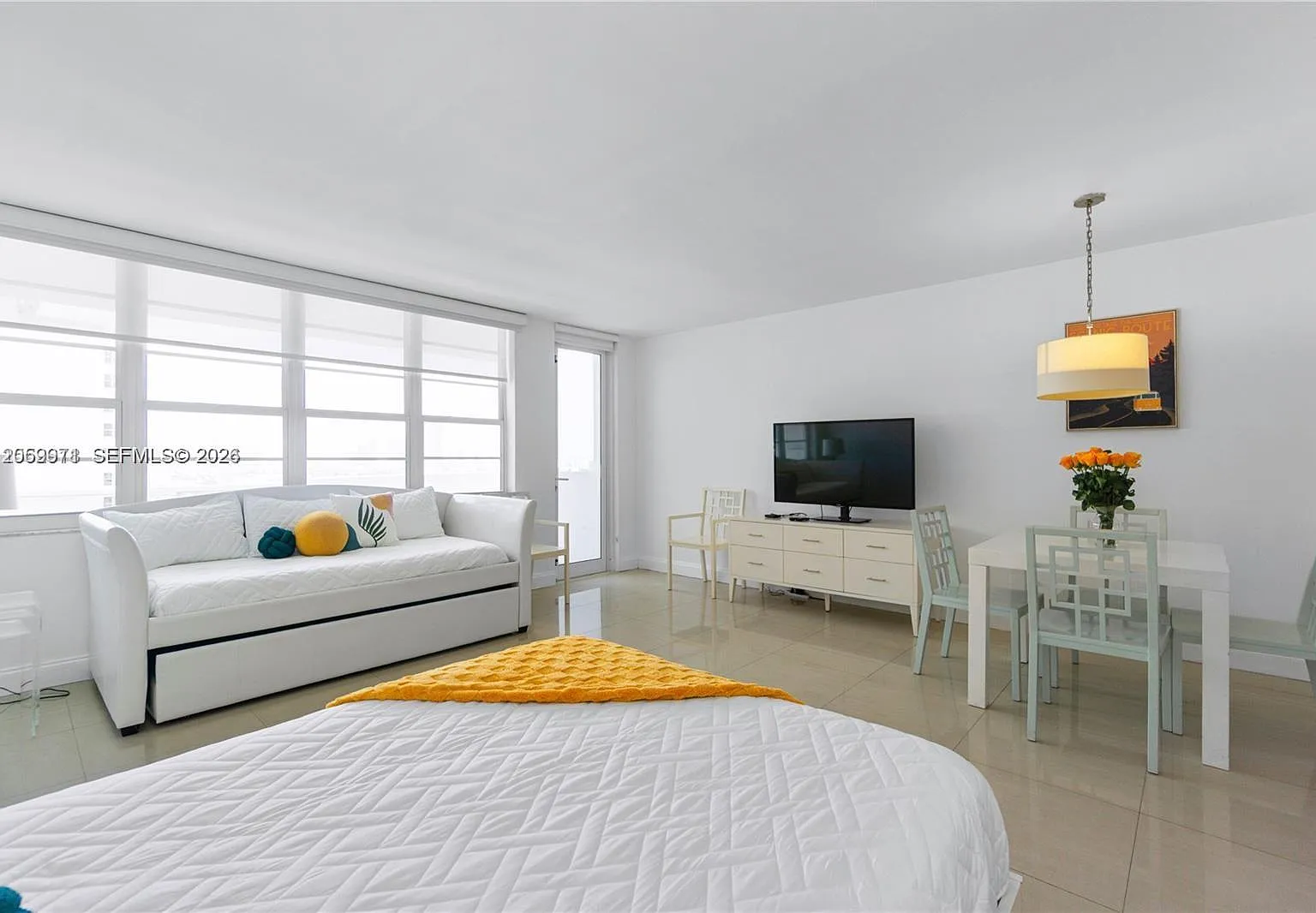 The Decoplage Condo — Photo 2