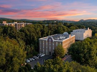 Chestnut Hill East, Hamden, CT 06514