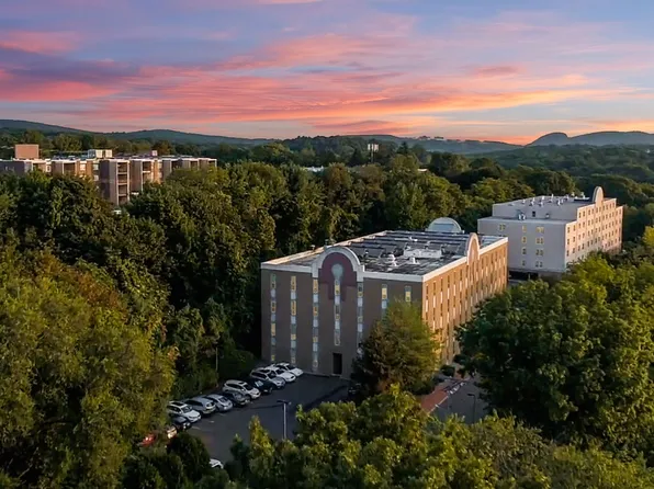 Chestnut Hill East, 2 Skiff St APT 206, Hamden, CT 06514