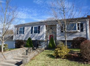 7 Brightman Ln, Dartmouth, MA 02748