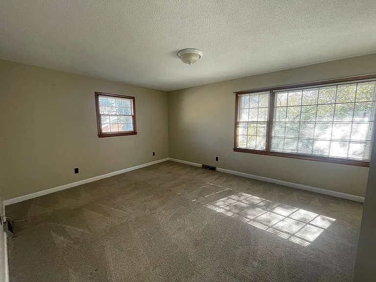 1025 Lake St — Photo 13