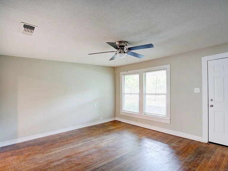 1005 N Buffalo Ave — Photo 5