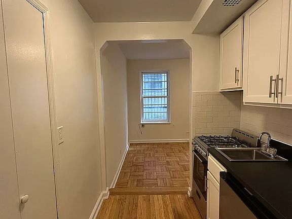 3rd image of 101 Perry St APT 2G
