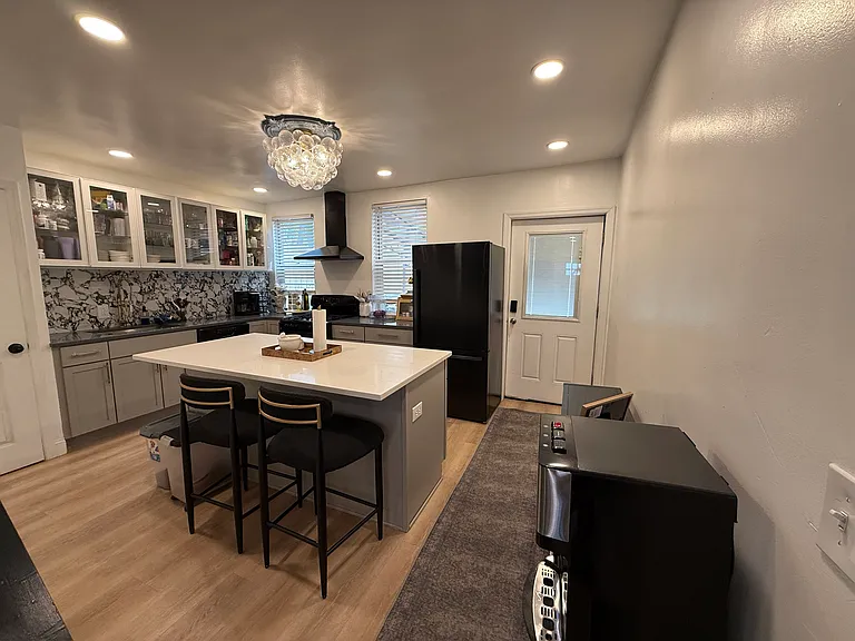1422 Loraine St — Photo 3