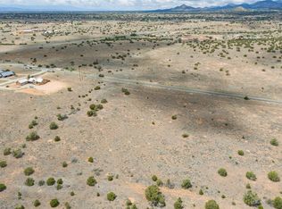 24 Ranch Rd, Lamy, NM 87540