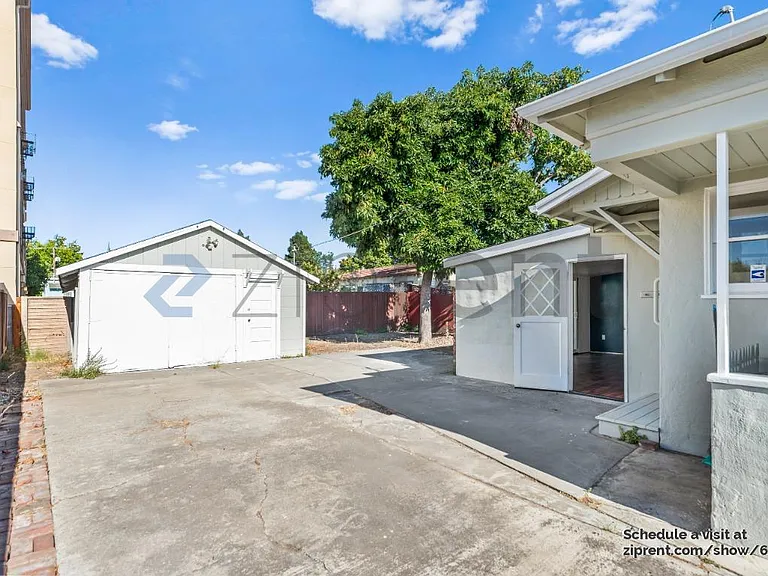 1463 Jackson St — Photo 19