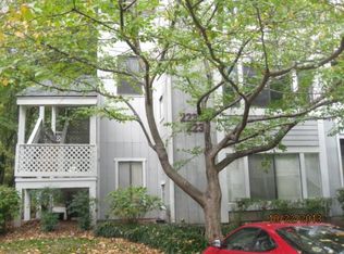 2232 Hunters Run Dr, Reston, VA 20191