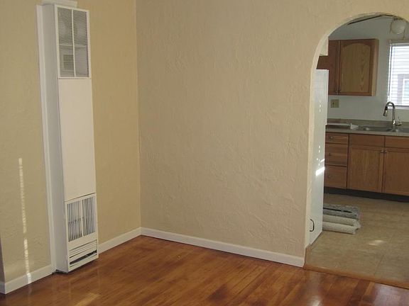 Living room to Kitchen