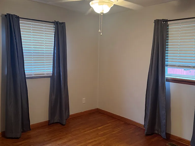 1003 E Mondy St — Photo 3