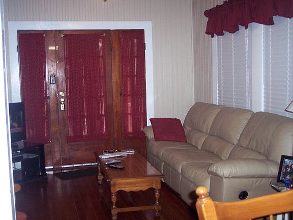 4th image of 223 Birch Ave
