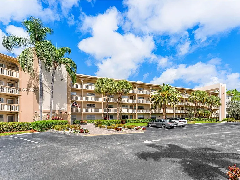 2303 Lucaya Ln #H2 — Photo 32