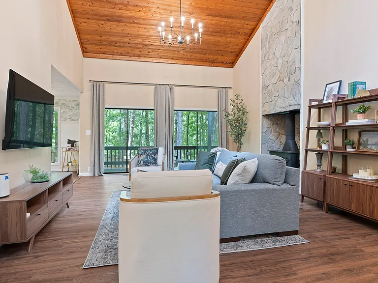 420 Cedar Ln — Photo 6