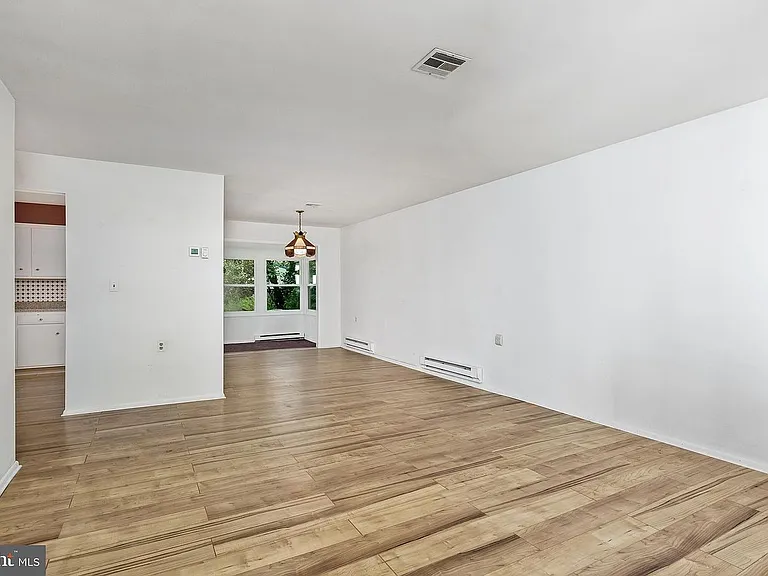 10 Dorchester Dr — Photo 4