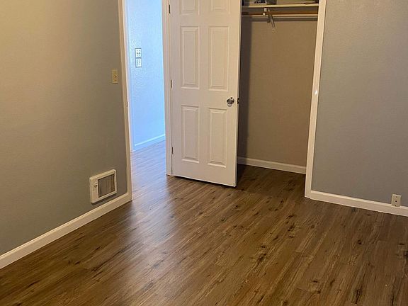 5th image of 276 Pioneer Ave SE