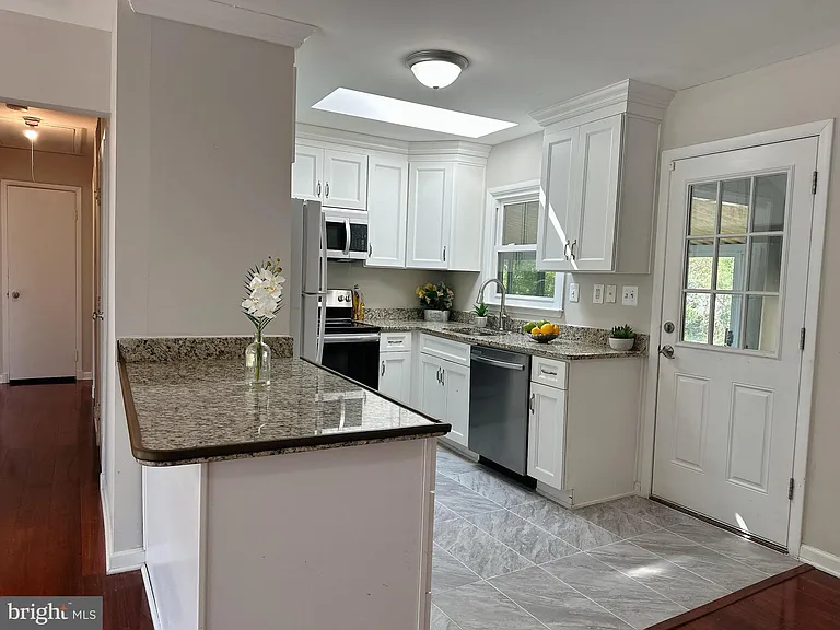 6732 Harrison Ln — Photo 8