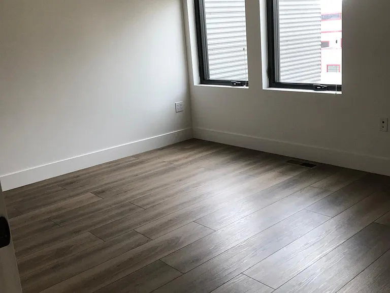 400 Ortiz Ave — Photo 5